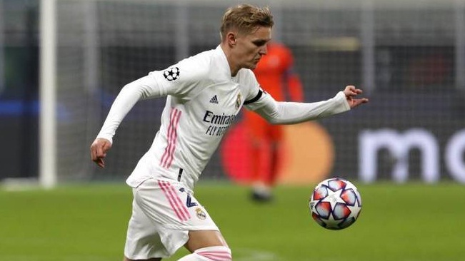 Martin Odegaard Bakal Gantikan Mesut Ozil di Arsenal?