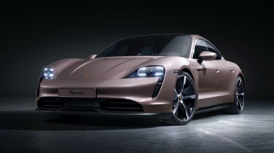 Lebih Kencang dari Tesla, Porcshe Taycan Didapuk Mobil Listrik Tercepat di Dunia 
