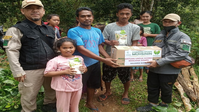 Korban Banjir-Longsor di Manado Dapat Bantuan Ratusan Paket Makanan Bayi
