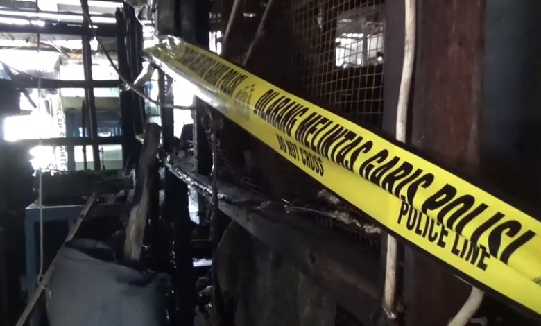 2 Stan di Pasar Ikan Hias Gunungsari Surabaya Ludes Terbakar 