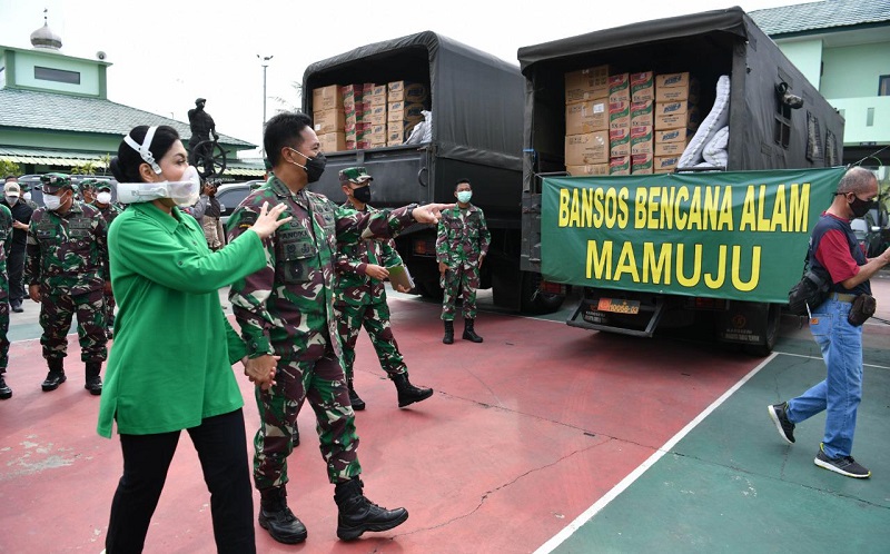 TNI AD Kerahkan 3 Kapal Kirim Bantuan ke Kalsel dan Sulbar