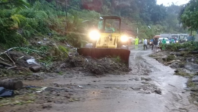 BPJN Sulut Buka Akses Jalan Manado-Tomohon yang Tertutup Longsor