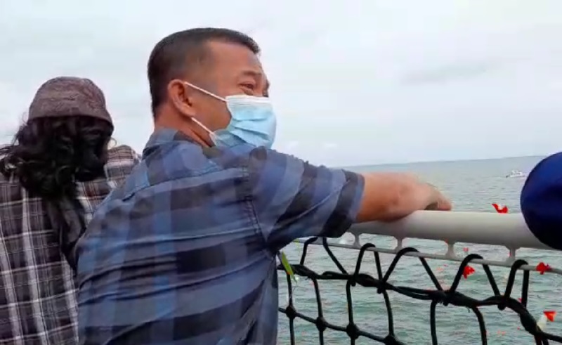 Tabur Bunga di Lokasi Sriwijaya Air SJ 182 Jatuh, Tangis Keluarga Korban Pecah