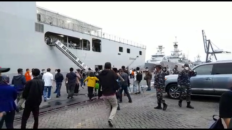 Basarnas Ajak Keluarga Korban Tabur Bunga di Lokasi Sriwijaya Air SJ 182 Jatuh