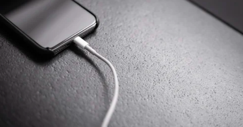 Ini Kesalahan Pengguna Smartphone saat Mengisi Daya