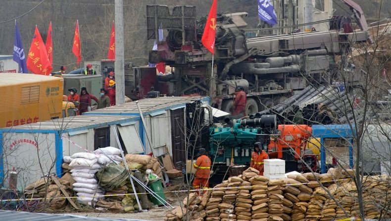 1 Pekerja Diselamatkan Setelah Terjebak 14 Hari di Tambang Emas China akibat Ledakan