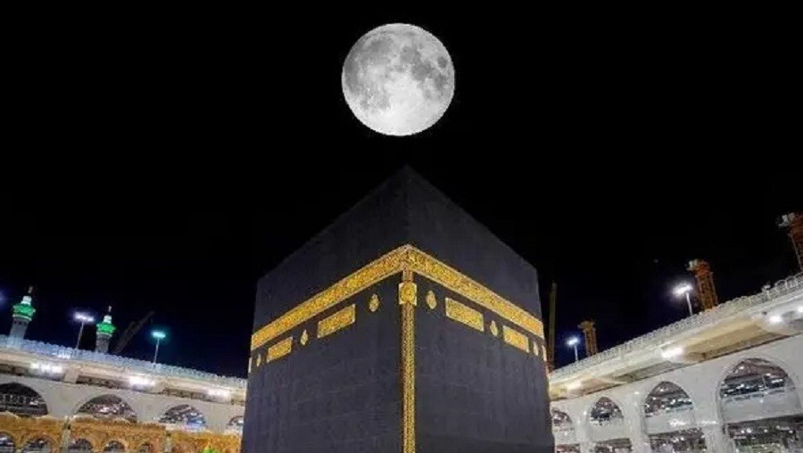 Bulan Purnama Tepat Berada di Atas Ka’bah 28 Januari
