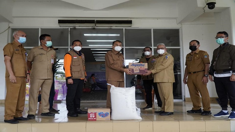Pemkab Bolmut Serahkan Bantuan Bencana Alam di Kota Manado 