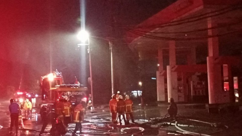 5 Ledakan Terjadi saat SPBU di Margomulyo Surabaya Terbakar