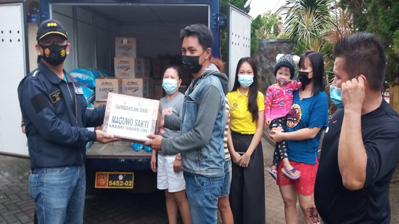 Salurkan Bantuan, Komandan Lanud Sam Ratulangi Manado Sambangi Korban Banjir