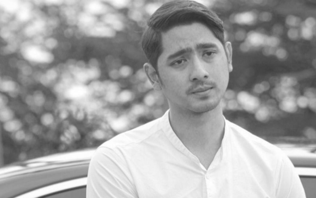 Arya Saloka Pasang Wajah Sendu, Netizen Salah Fokus: Melas Aja Tetap Ganteng