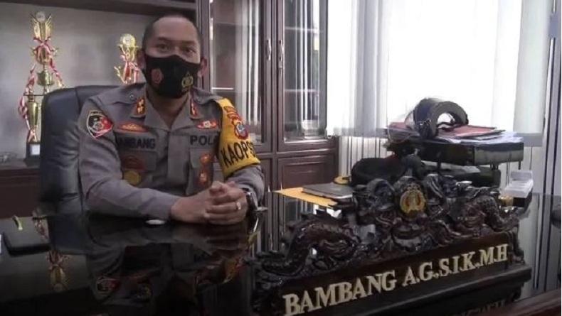 Viral Istri Gelayutan di Kap Mobil Pergoki Suami Selingkuh, Ini Kata Kapolres Tomohon