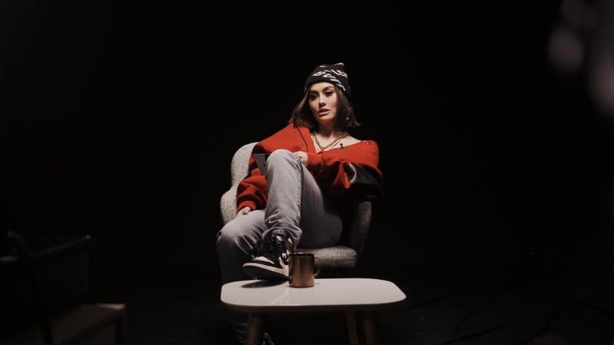 Agnez Mo dan Ariel NOAH Dikabarkan Jalin Asmara, Melly Goeslaw Tulis Penggalan Lirik Lagu Separuh Aku