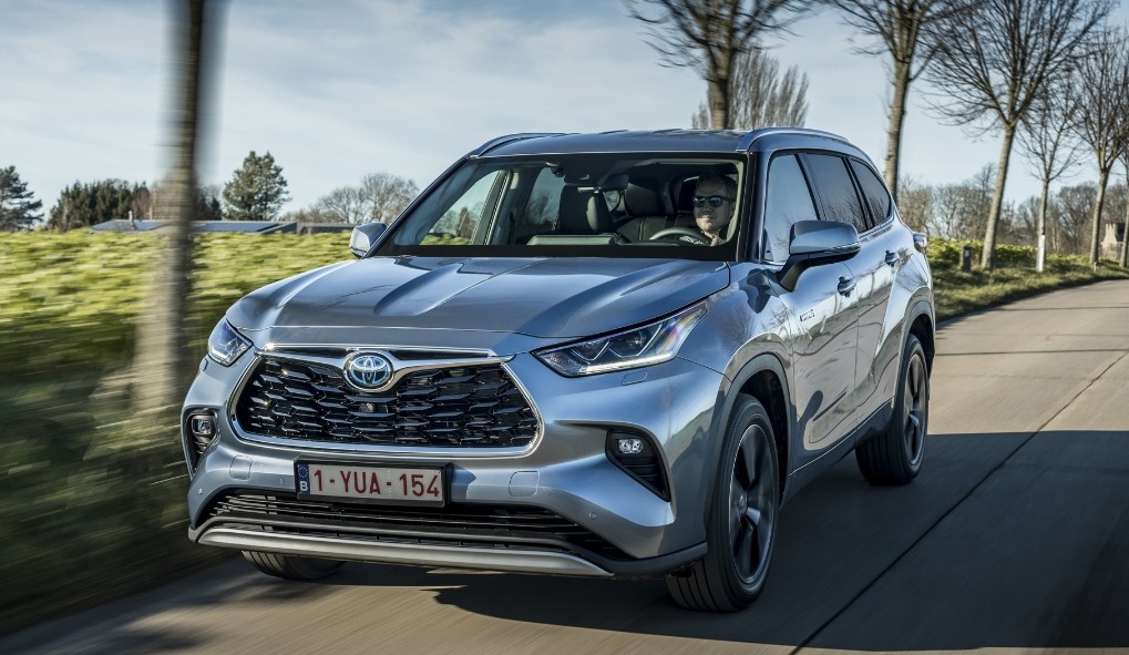 Toyota Luncurkan Mobil SUV Hybrid 7 Kursi Higlander di Eropa 