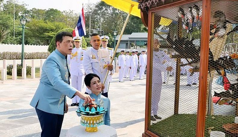 Raja Thailand Angkat Selir Jadi Ratu Kedua di Tengah Kontroversi Foto Syur