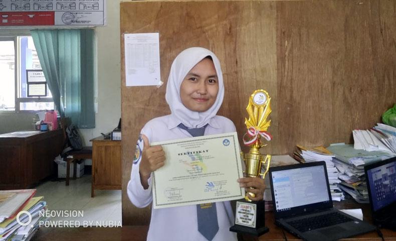 Keren, Gadis Cantik asal Blora Ini Sulap Logam Jadi Ragam Suvenir Bernilai Ekonomis