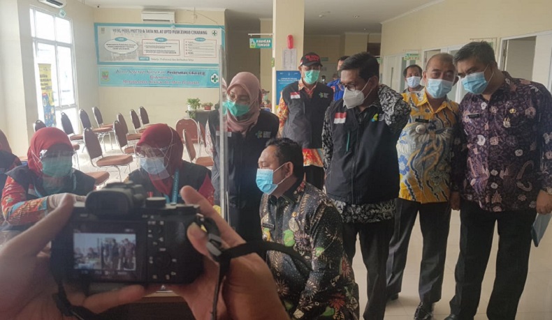 Gegara Batuk, Bupati Bekasi Batal Disuntik Vaksin Covid