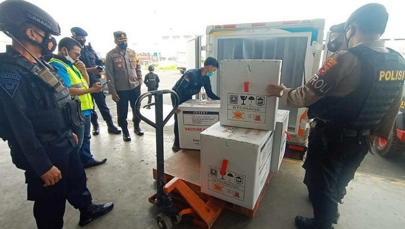 Distribusi Vaksin Covid Tahap 2 di Kalsel Dimulai, Proses Dikawal Ketat Polisi