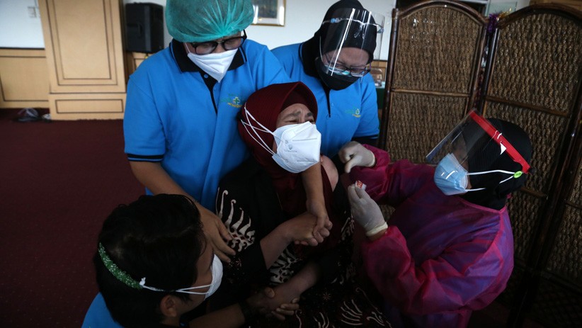 Vaksinasi Covid-19 untuk Tenaga Kesehatan di Lampung Capai 100 Persen