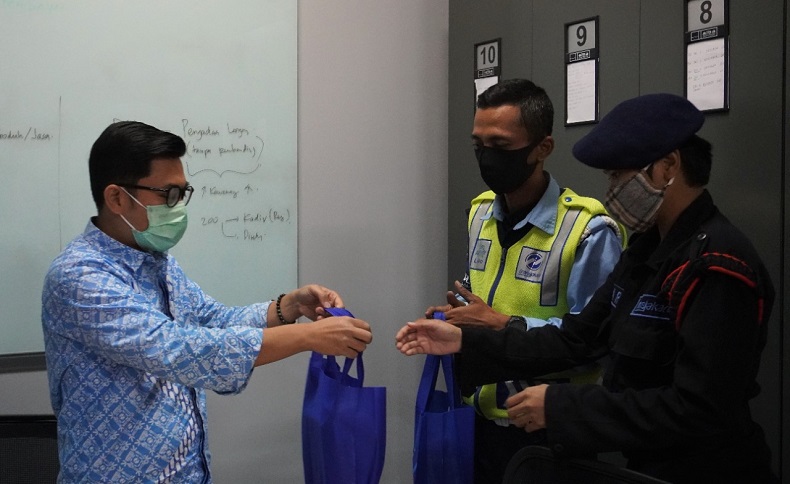 Cegah Warga Bunuh Diri, 2 Karyawan Transjakarta Dapat Penghargaan