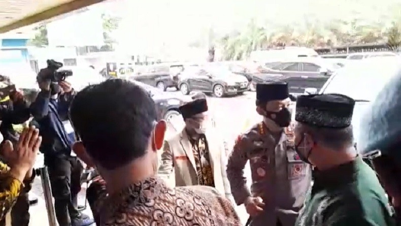 Tiba di Gedung PP Muhammadiyah, Listyo Sigit dan Abdul Mukti Langsung Menuju Ruang Pertemuan