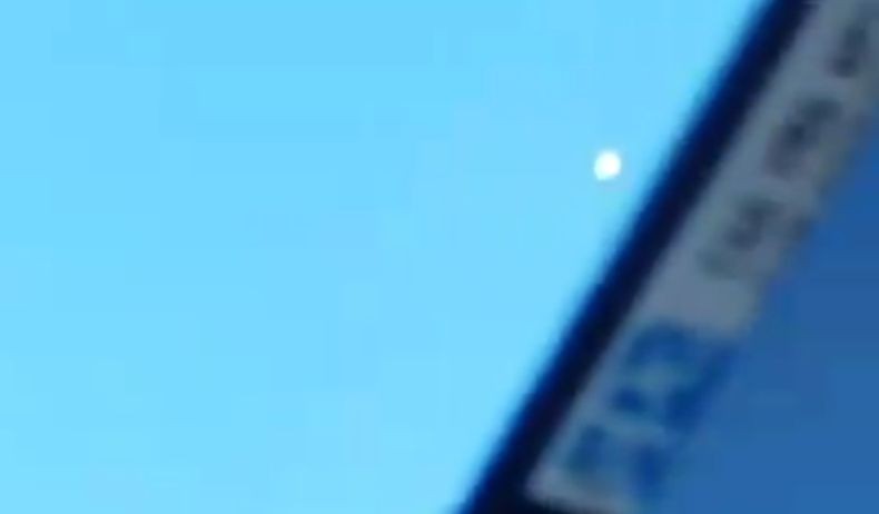 Pilot Ini Melihat Benda Terbang Diduga UFO, Rekam Penampakannya