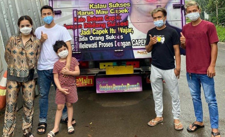 Raffi Ahmad Undang Sopir Truk yang Pasang Gambar Wajahnya: Naik Mobil 10 Jam, Jauh-Jauh dari Kebumen