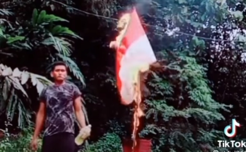 Pembakar Bendera Merah Putih Diduga Warga Aceh Berdomisili di Malaysia