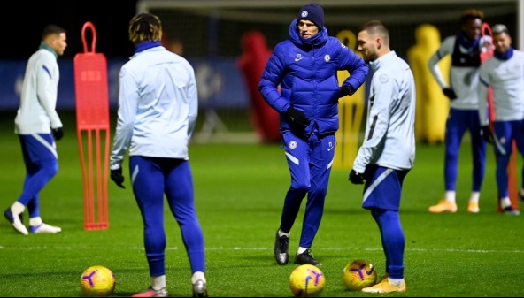 Thomas Tuchel Tatar Bek Chelsea Latihan Sambil Genggam Bola Tenis, Untuk Apa?