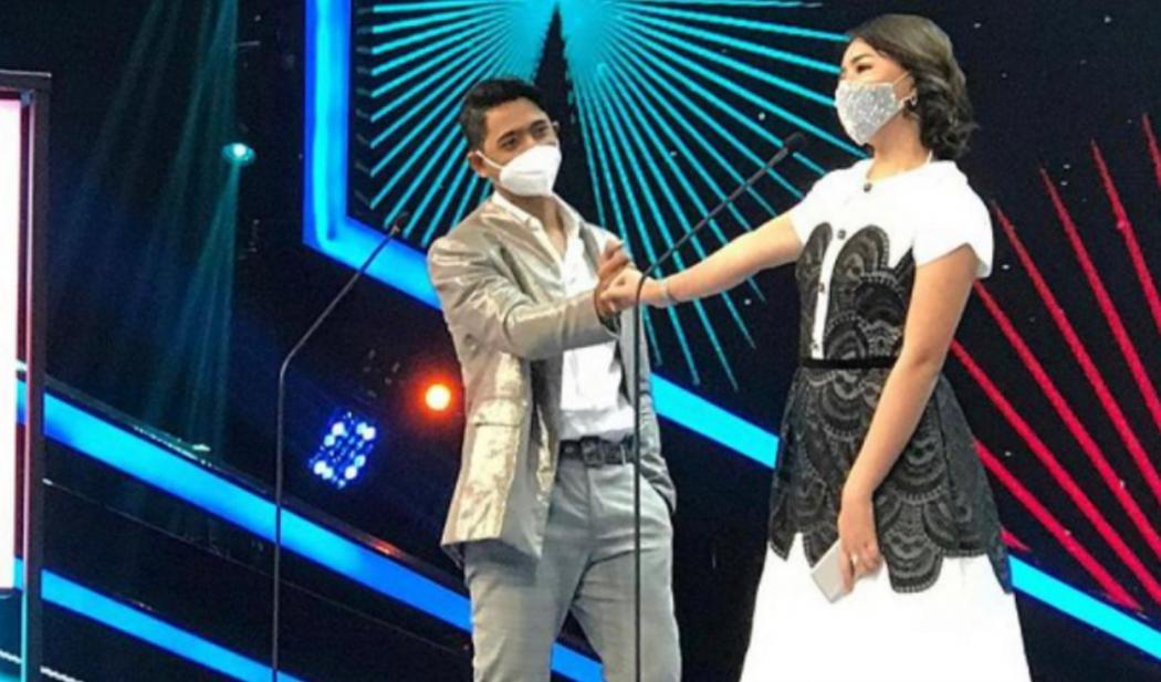 Kenang Momen Genggam Tangan Amanda Manopo di Ikatan Cinta, Arya Saloka Bikin Galau Netizen: Nyesek Banget