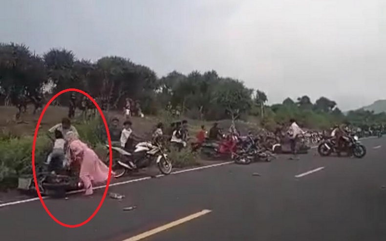 Viral, Balap Liar di JLS Jember Tabrak Suami-Istri hingga Terpelanting dari Motor