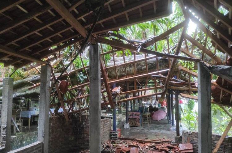 Diterjang Angin Kencang, Obwis Blue Lagoon Sleman Ditutup Sementara