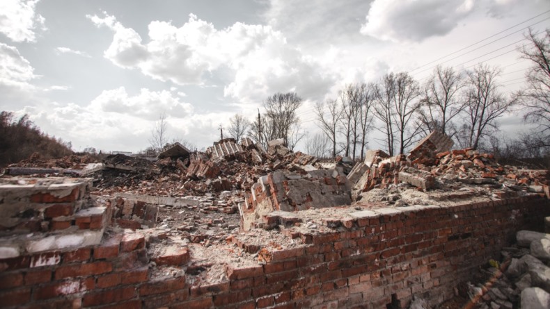 Waspada Biaya Perbaikan Rumah Akibat Bencana Alam? Ini Tips dari Hario Asuransi Online!