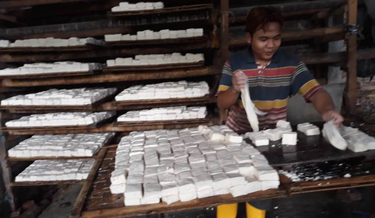 Harga Kedelai Terus Naik, Perajin Tahu Terpaksa Kurangi Ukuran