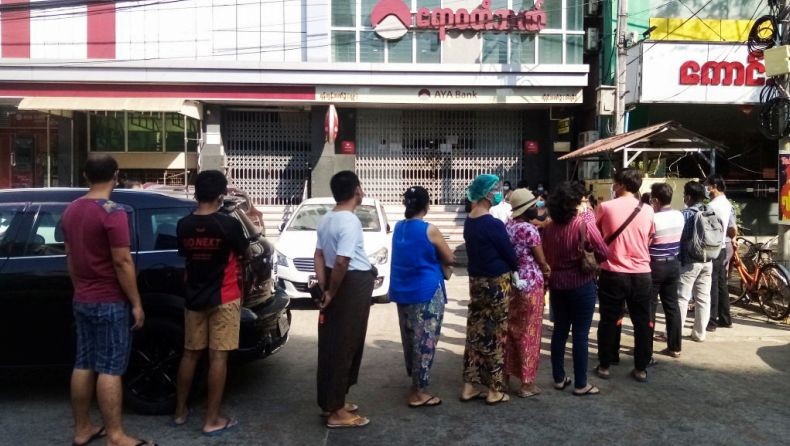 Kondisi Myanmar Sehari Pascakudeta Aung San Suu Kyi, Warga Datangi Bank Ambil Uang Tunai