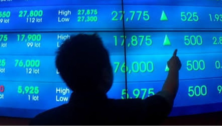Sempat Lewati 6.100, IHSG Ditutup di Level 6.077 