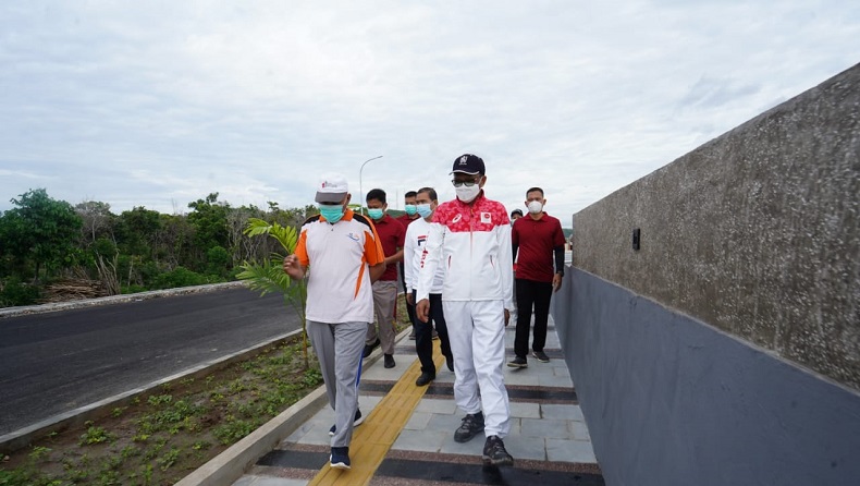 Nurdin Abdullah Cek Progres Pembangunan Jalan Pedestrian Timur Titik Nol Sulawesi