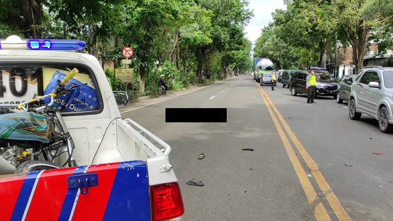 Sepeda Motor Tabrak Truk di Poros Pantura Lamongan, 1 Tewas 1 Kritis