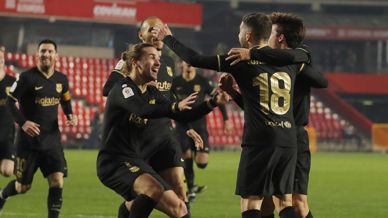 Sempat Tertinggal 2 Gol, Barcelona Kerja Keras Kalahkan Granada