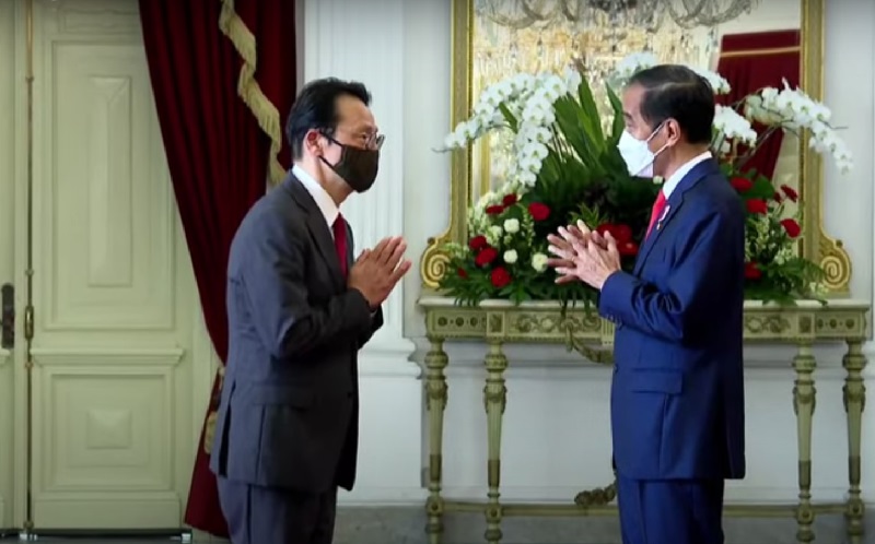 Diiringi Upacara Militer, Jokowi Terima Surat Kepercayaan dari 7 Dubes Negara Sahabat