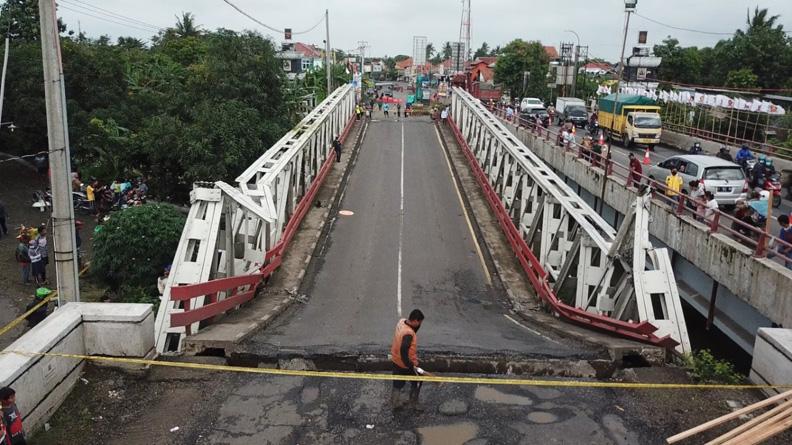 Penanganan Darurat, Jembatan Rembun yang Amblas Diganti Permanen Rangka Baja