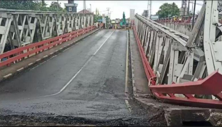 Pembongkaran Jembatan Rembun di Jalur Pantura Pekalongan Tunggu  Alat Berat 