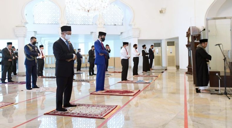 Penampakan Salat Jumat Presiden Jokowi dan PM Malaysia Muhyiddin di Masjid Istana