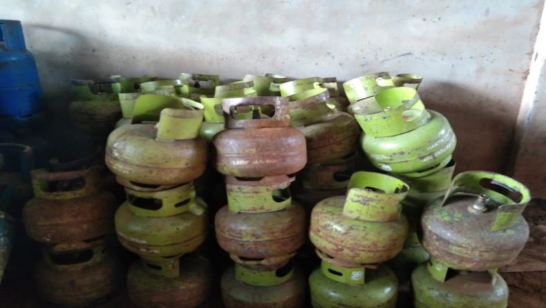 Terima Laporan Warga,  Gudang Ratusan Tabung Gas Oplosan Dibongkar di Bogor