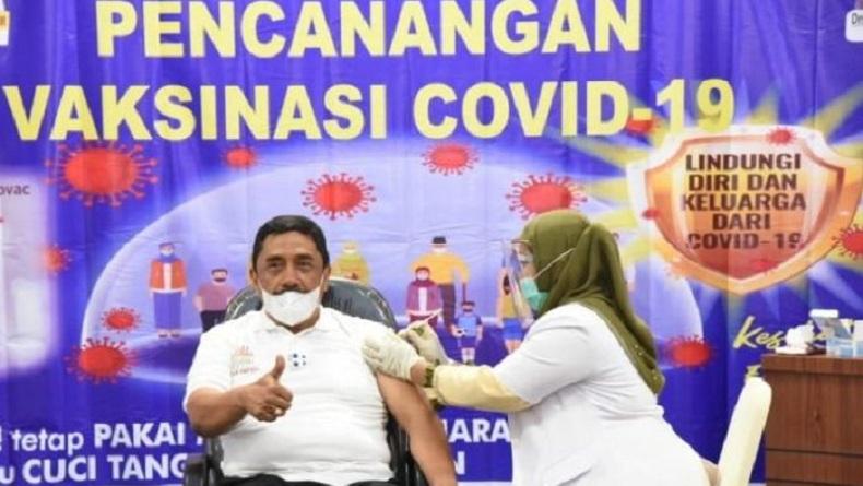 Vaksinasi Covid-19 di Tapsel, Sekda Parulian Nasution Jadi Orang Pertama Divaksin