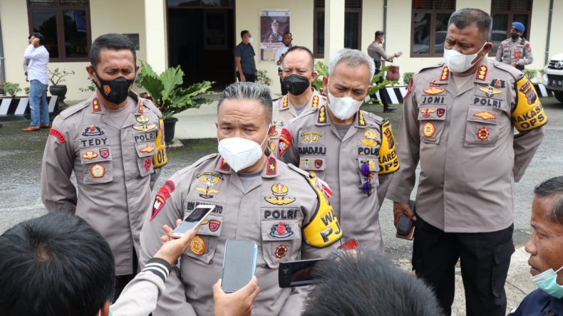 Kunjungi Keluarga Korban Penembakan di Solok Selatan, Wakapolda Sumbar: Kami Berbelasungkawa
