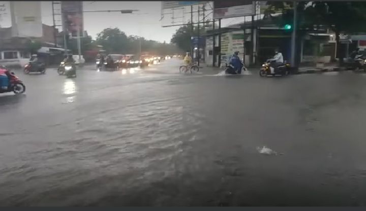 Banjir di Wonosari Semarang Berangsur Surut, Warga Mulai Bersihkan Rumah 