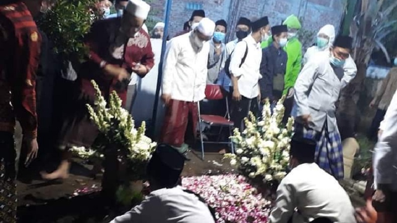 Jenazah KH Atabik Ali Dimakamkan di Dongkelan, Searea dengan Makam KH Najib Abdul Qodir