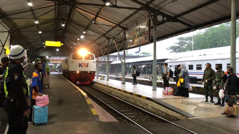 Rute Kereta Surabaya-Jakarta Dialihkan ke Jalur Selatan Imbas Banjir Semarang