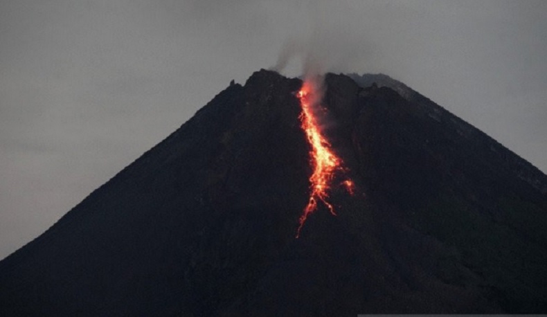  Gunung Merapi Meluncurkan Lima Kali Guguran Lava Pijar